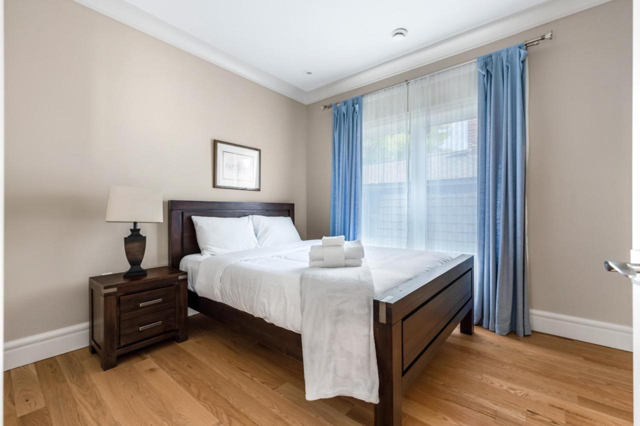 Vancouver Haven: Luxurious Private Bedroom Near Attractions Exterior photo