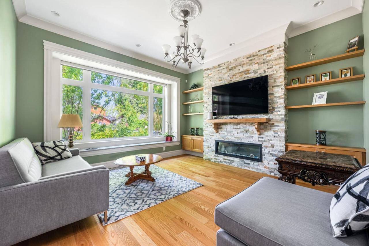 Vancouver Haven: Luxurious Private Bedroom Near Attractions Exterior photo